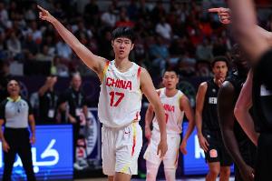 内外开花！赵嘉义半场4中2贡献7分2板 三分1中1